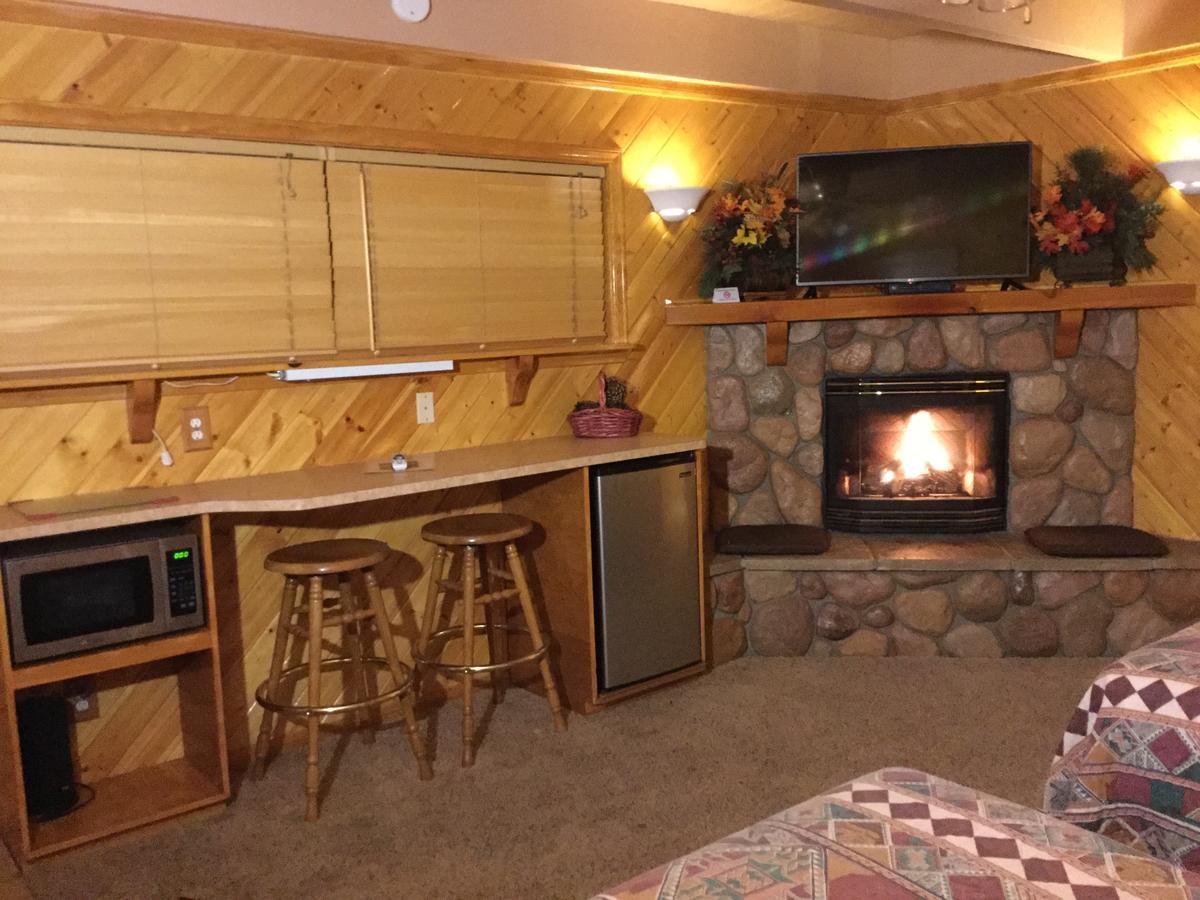 Giant Oaks Lodge Running Springs Екстер'єр фото