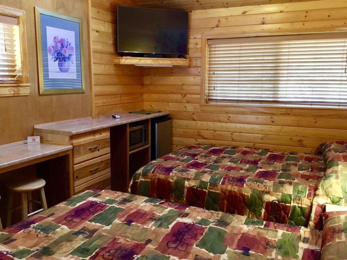 Giant Oaks Lodge Running Springs Екстер'єр фото