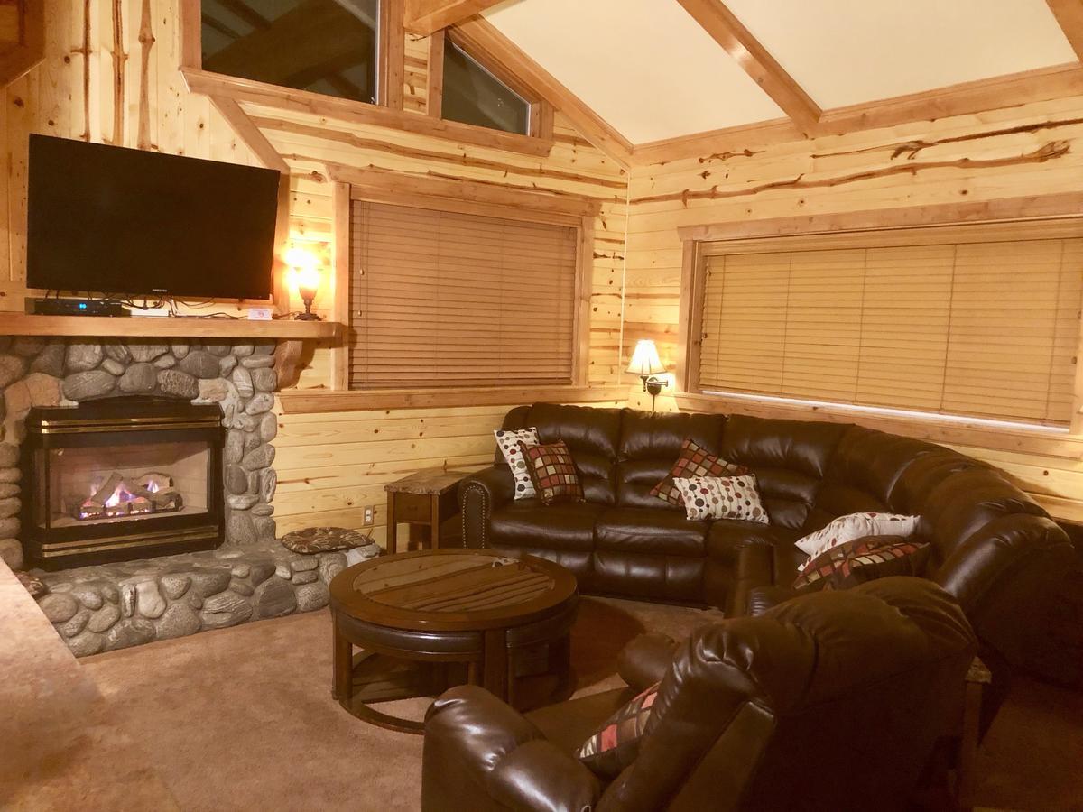 Giant Oaks Lodge Running Springs Екстер'єр фото