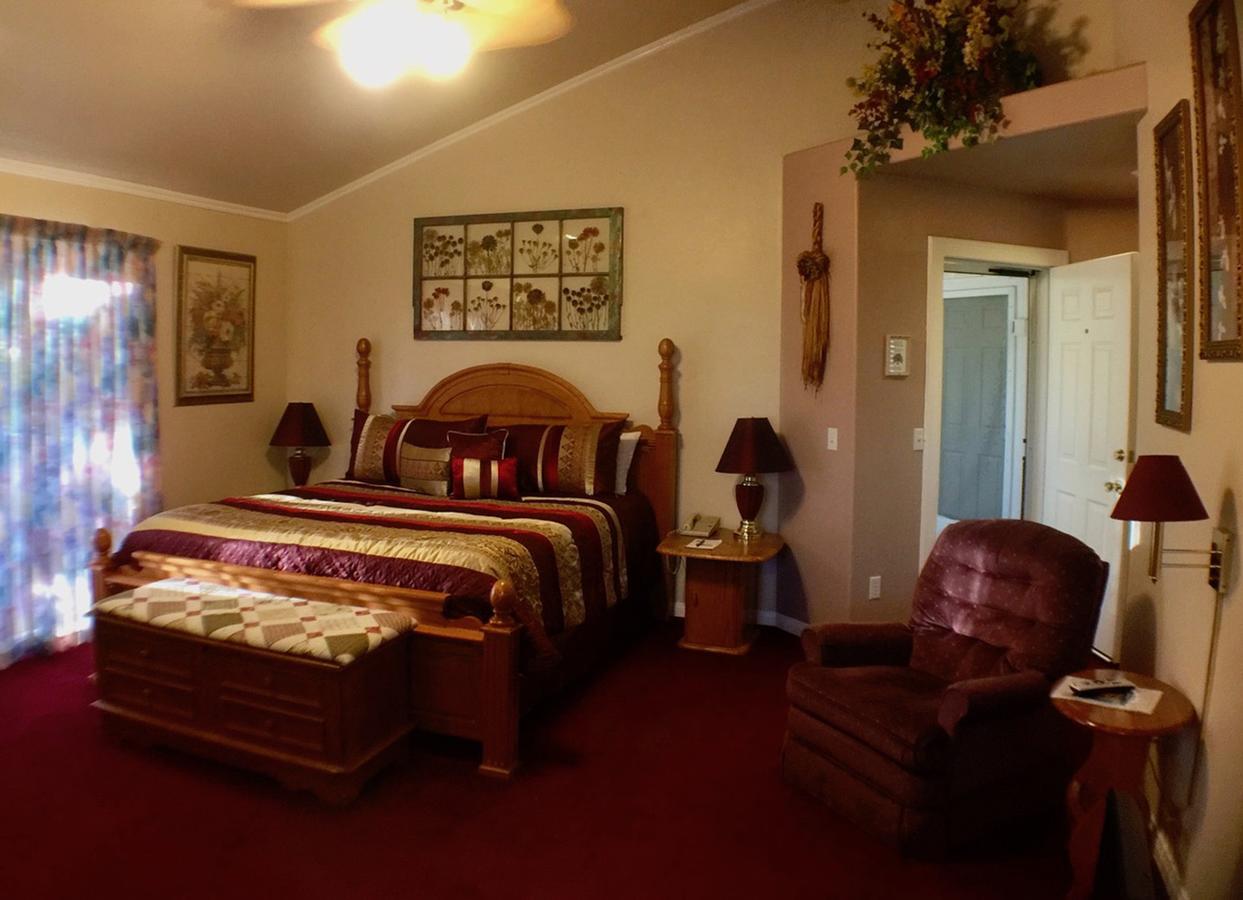 Giant Oaks Lodge Running Springs Екстер'єр фото