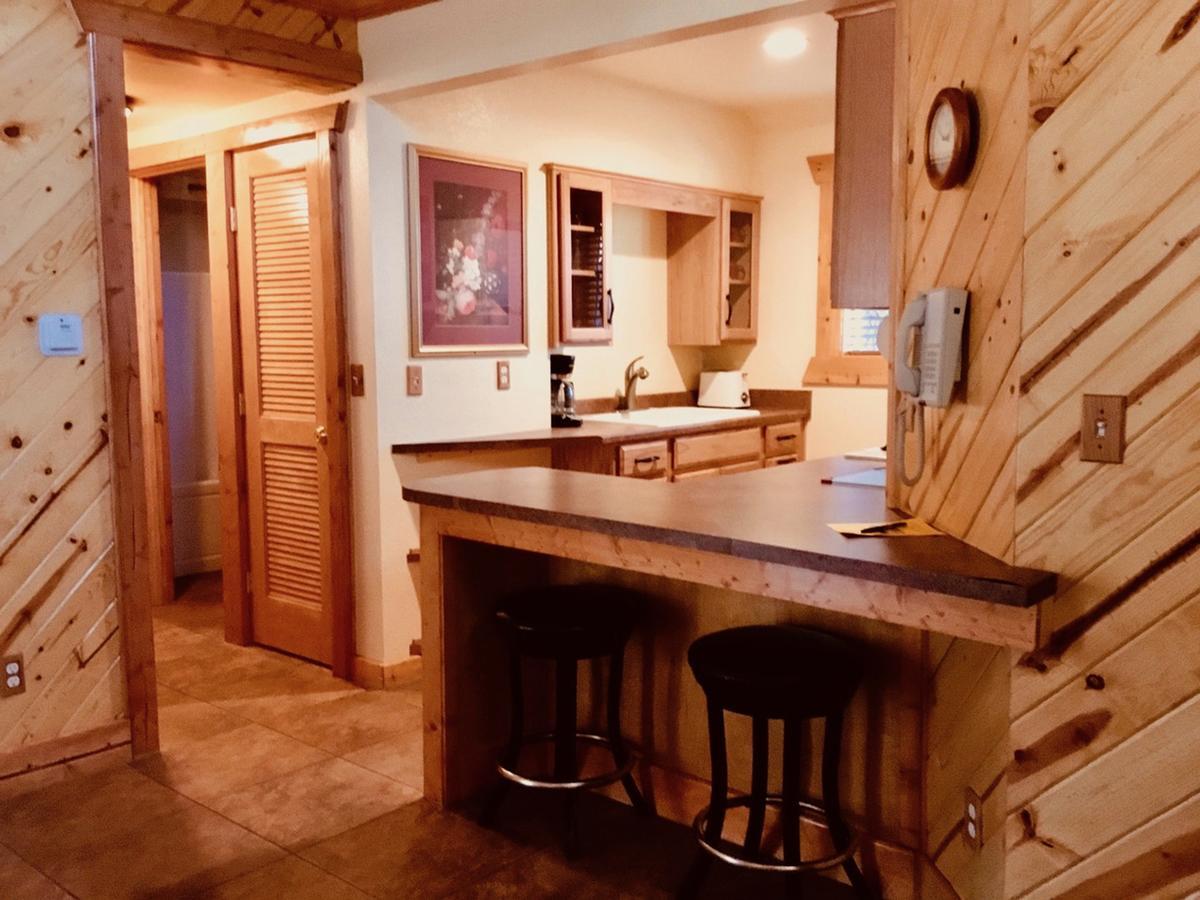 Giant Oaks Lodge Running Springs Екстер'єр фото