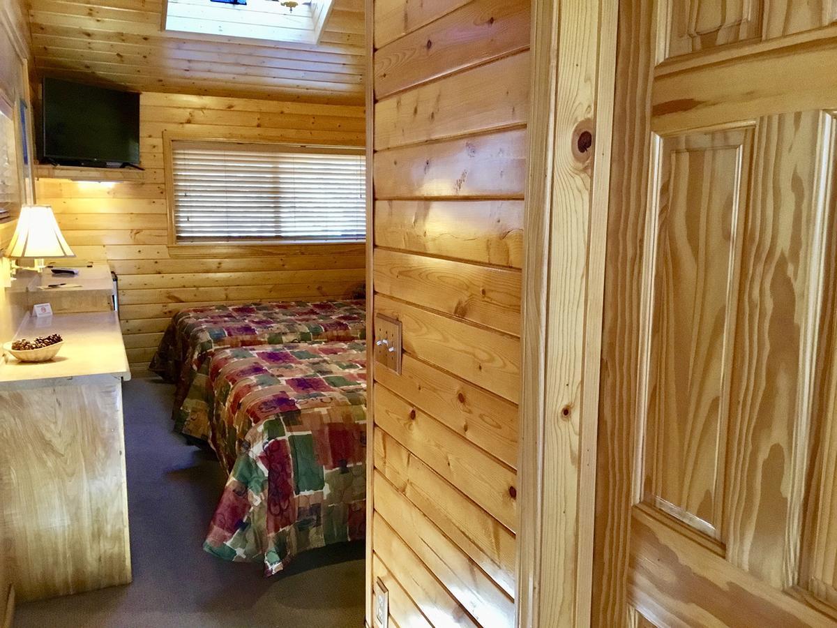 Giant Oaks Lodge Running Springs Екстер'єр фото
