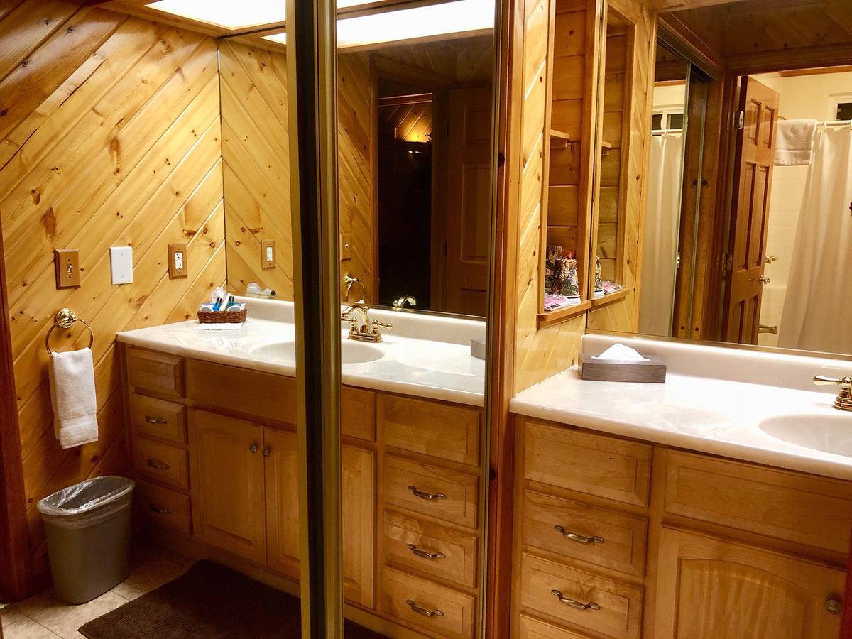 Giant Oaks Lodge Running Springs Екстер'єр фото