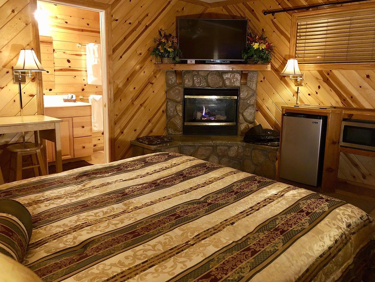 Giant Oaks Lodge Running Springs Екстер'єр фото