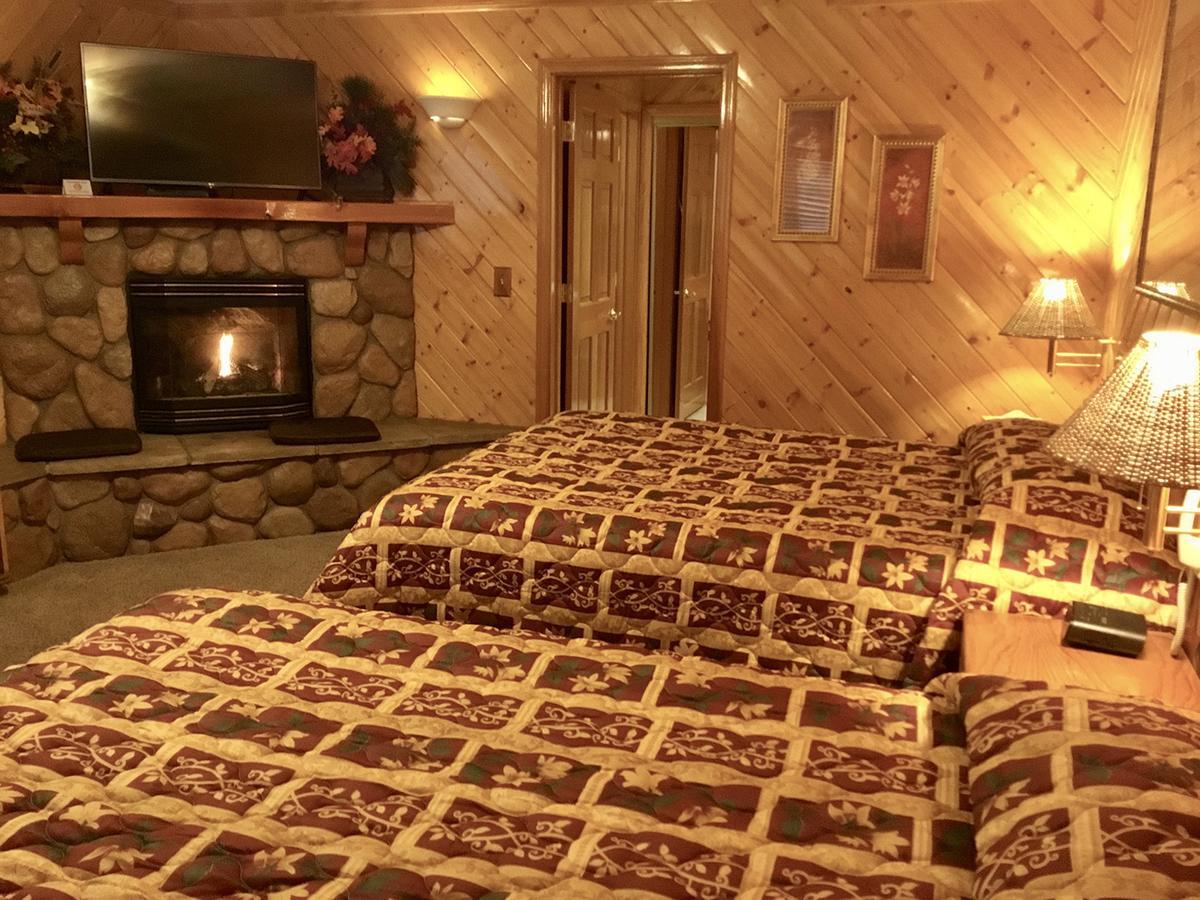 Giant Oaks Lodge Running Springs Екстер'єр фото