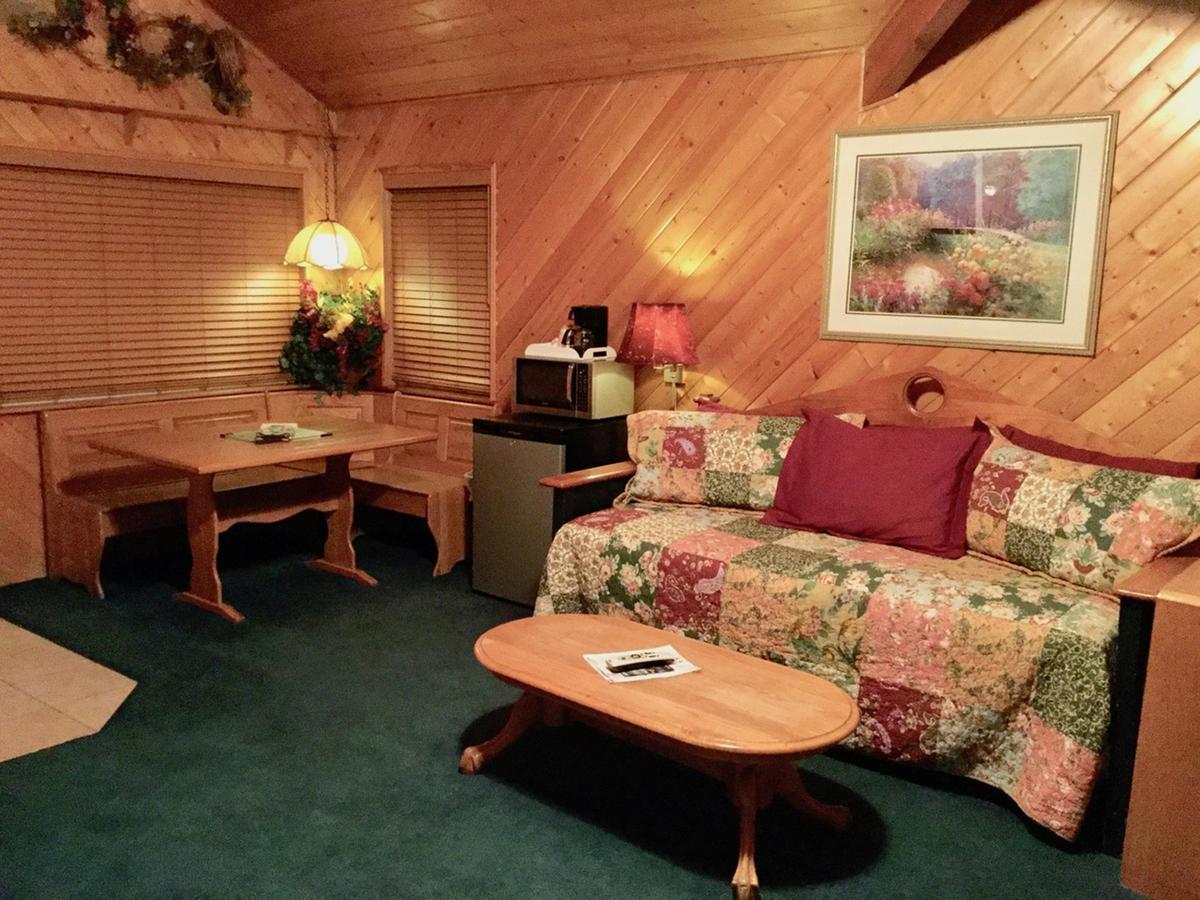 Giant Oaks Lodge Running Springs Екстер'єр фото