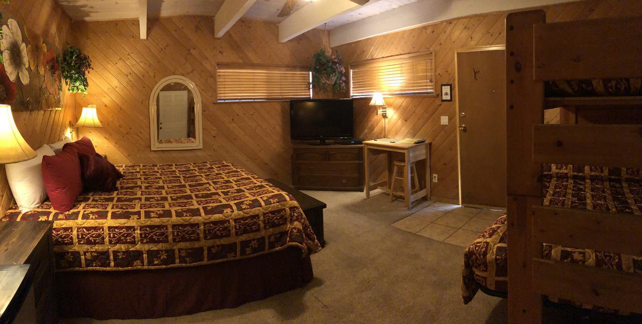 Giant Oaks Lodge Running Springs Екстер'єр фото