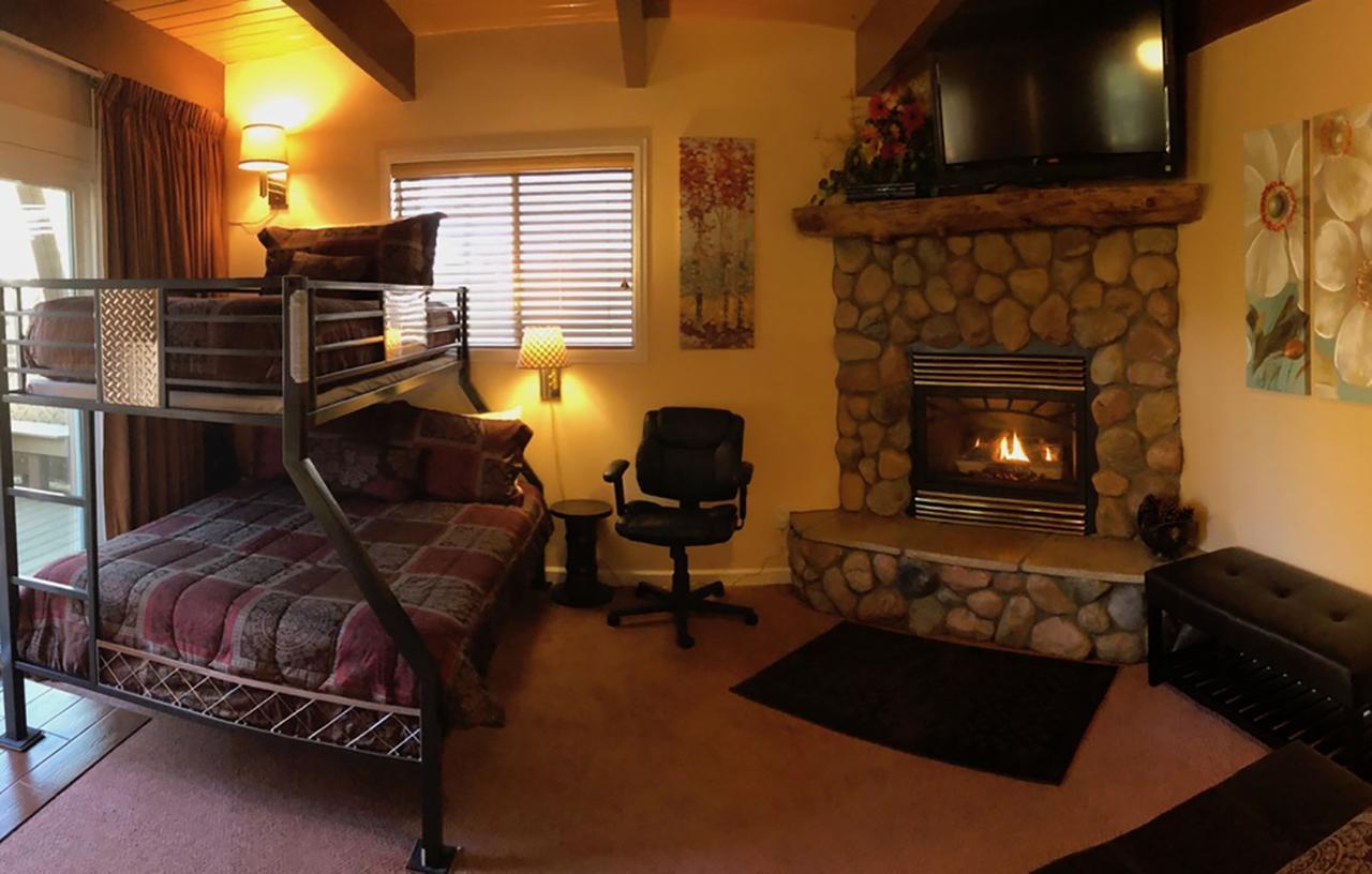 Giant Oaks Lodge Running Springs Екстер'єр фото