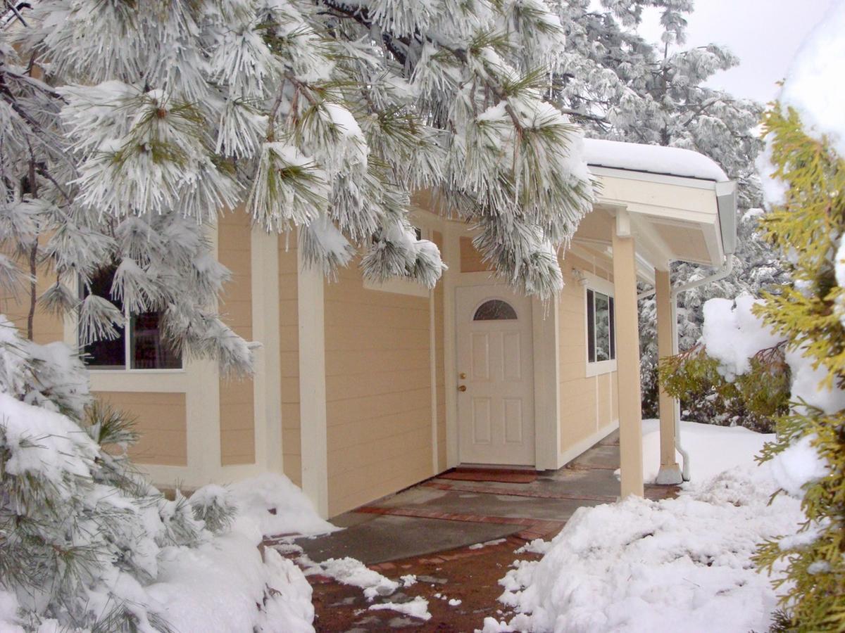 Giant Oaks Lodge Running Springs Екстер'єр фото