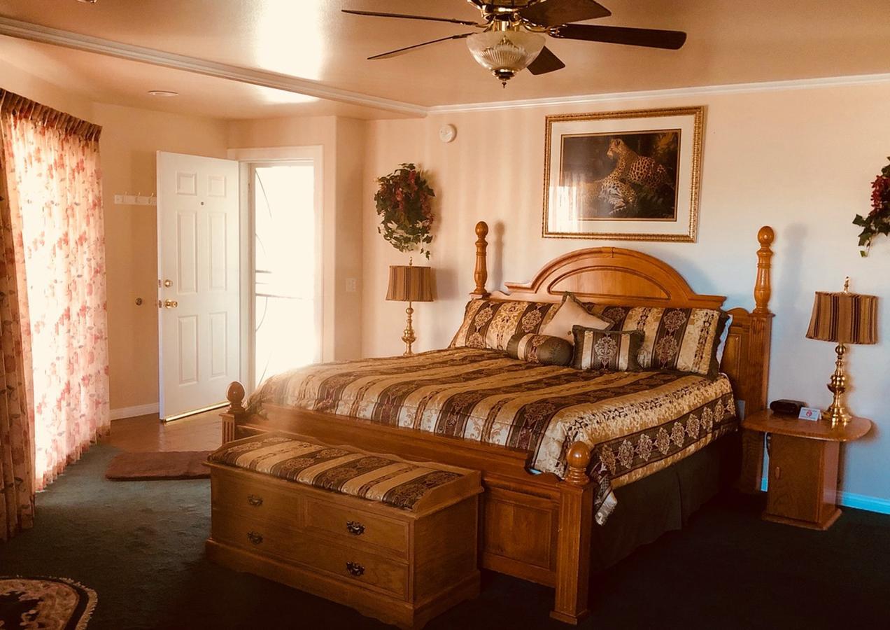 Giant Oaks Lodge Running Springs Екстер'єр фото
