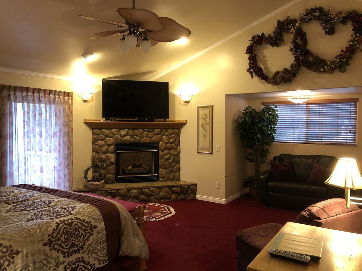Giant Oaks Lodge Running Springs Екстер'єр фото