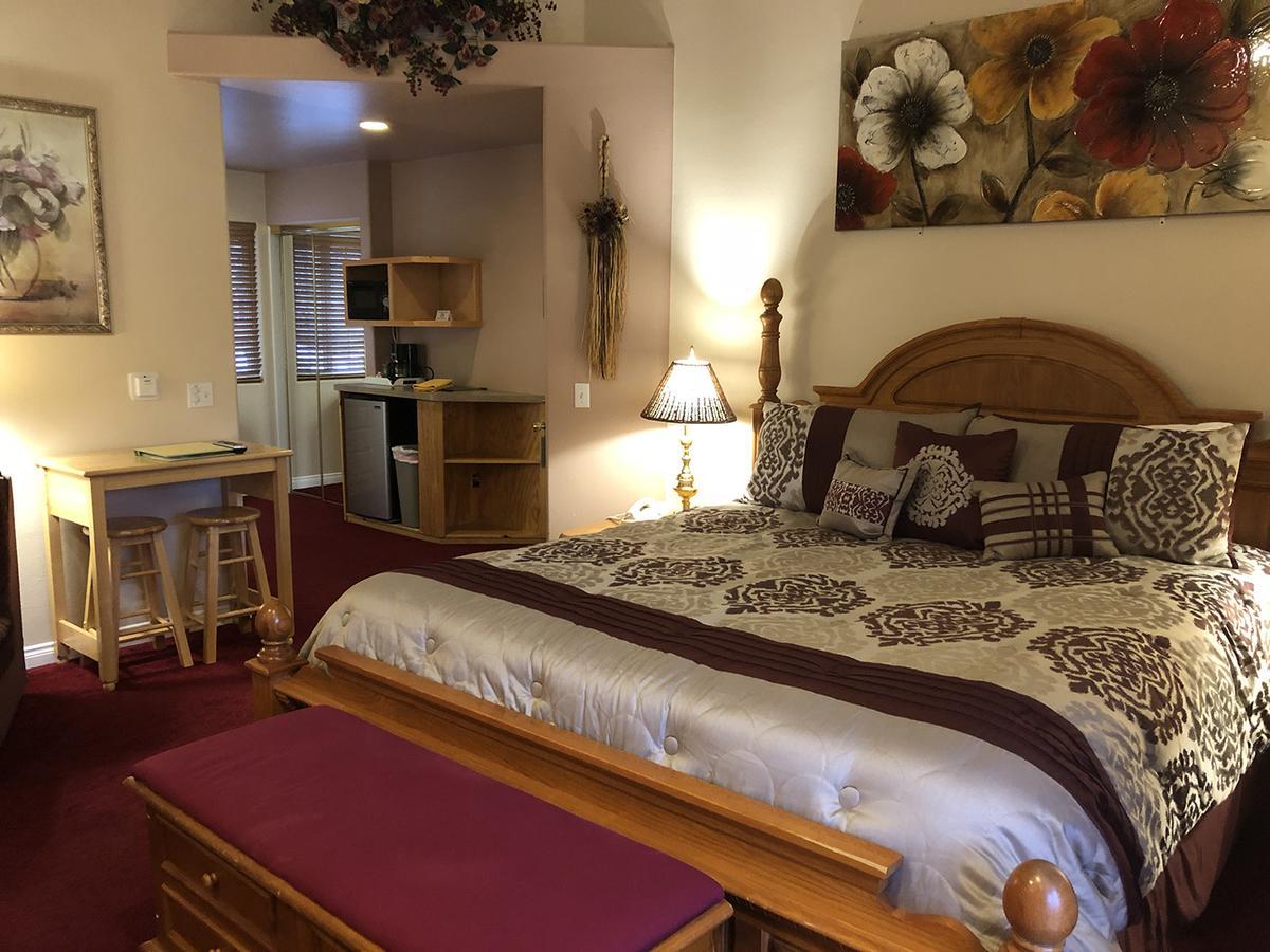Giant Oaks Lodge Running Springs Екстер'єр фото