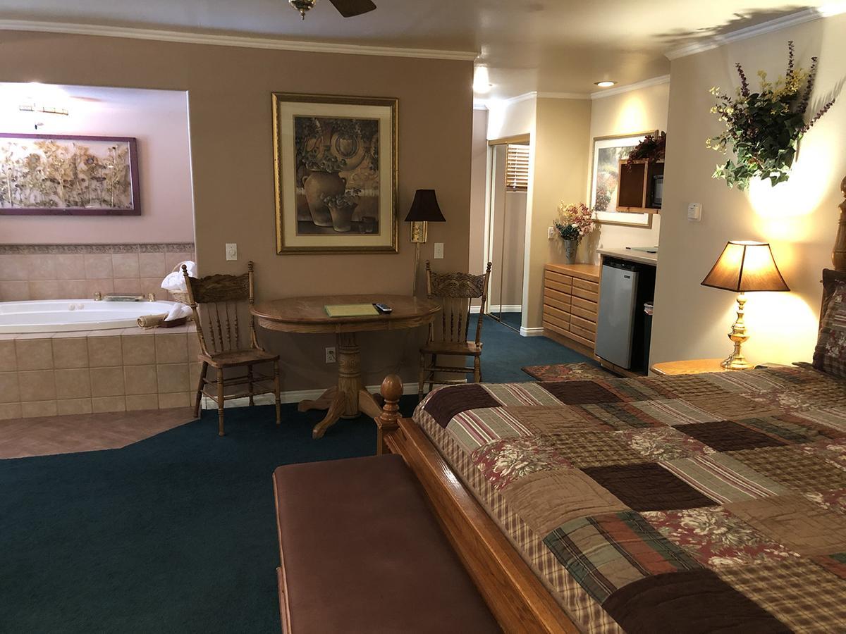Giant Oaks Lodge Running Springs Екстер'єр фото