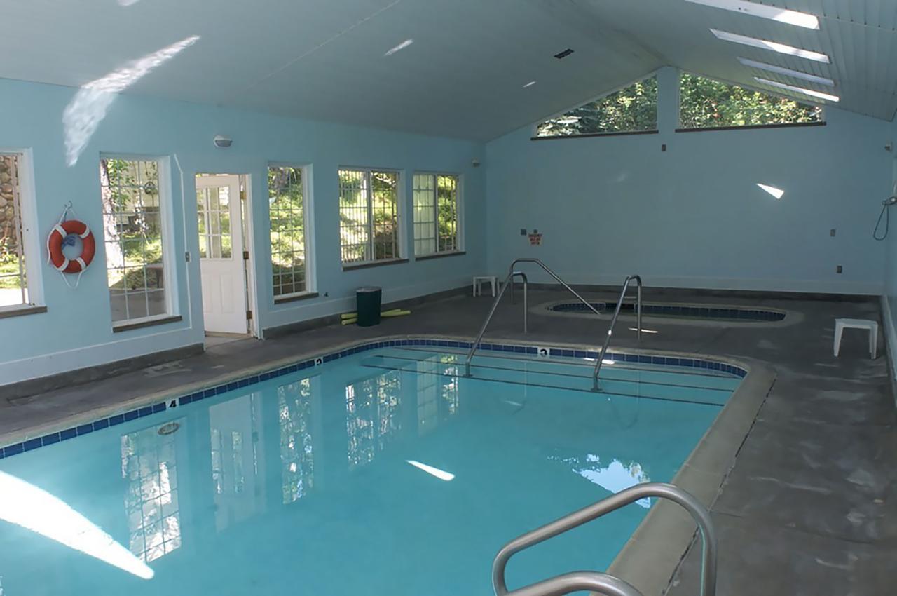 Giant Oaks Lodge Running Springs Екстер'єр фото